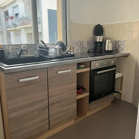 Cozy Near Promenade Daire *